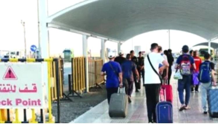 بحرينيون يغادرون العراق برًا بعد إغلاق الأجواء