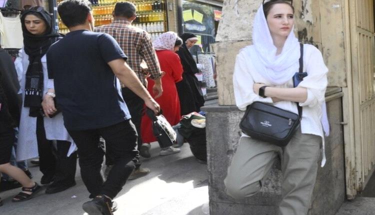 عشرات الإيرانيين يتجمعون في ساحة "انقلاب" بطهران  للتنديد بالهجمات الإسرائيلية