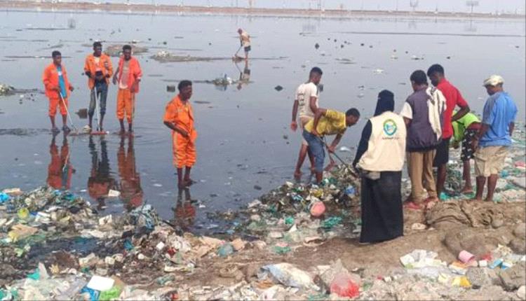 صندوق النظافة يواصل حملاته في محمية الطيور بعدن