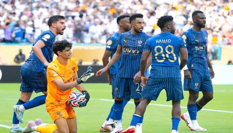 وقع في المحظور.. الحكم يطبق "القانون الجديد" على ياسين بونو حارس الهلال