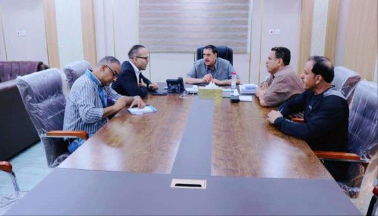 أمن عدن ومفوضية اللاجئين يناقشان أزمة تدفق المهاجرين الأفارقة
