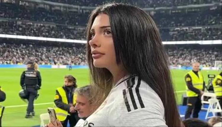 عارضة أزياء تضع 3 نجوم كرة قدم في ورطة أبرزهم كريم بنزيما