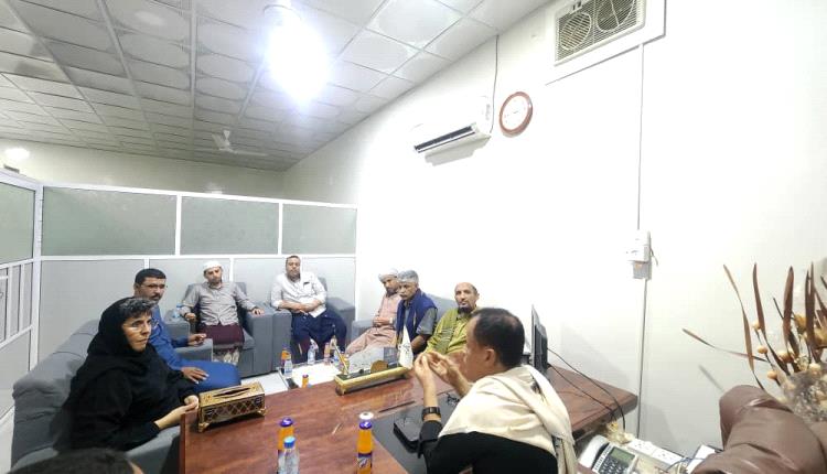 نائب رئيس العلاقات الخارجية بمؤتمر حضرموت الجامع بتريم يلتقي الباحثة السويسرية إلهام مانع