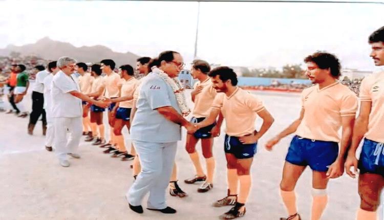 عندما تدقق النظر في هذه الصورة تلتمس فيها البساطة والرؤية والوضوح والأمان..