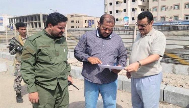 مدير عام المنصورة يتفقد مشروع حديقة “التسعين”
