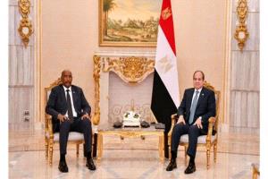 السيسي يستقبل رئيس مجلس السيادة السوداني
