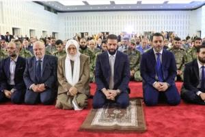 الشرع يؤدي صلاة عيد الأضحى بقصر الشعب 
