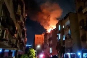 حرائق في مبان وسط إسرائيل جراء موجة صاروخية إيرانية جديدة