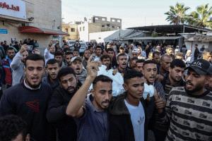 القوات الإسرائيلية تقتل 30 فلسطينيا أثناء توجههم لاستلام مساعدات في رفح