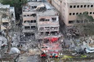 مقتل 4 إسرائيليين جراء إصابة مباشرة بصاروخ إيراني في بيتح تكفا