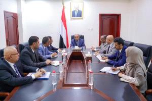 رئيس الوزراء يوجه بوضع مسار عاجل لتنفيذ خطط الاتصالات وتطوير البنية التحتية للقطاع
