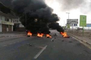 تصاعد الغضب الشعبي في عدن ومطالبات للحكومة بتوفير الخدمات
