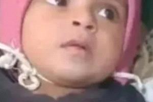 شخص ملثم يترك طفلًا أمام عمارة بصنعاء ويهرب

