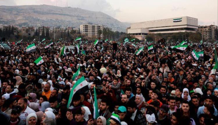 3 نجوم رسميا.. حكاية علم أخضر قسم السوريين ثم وحدهم..