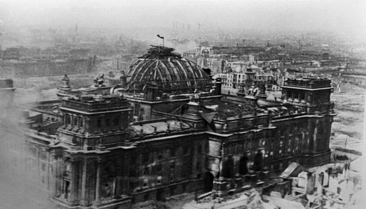 مادورو: رفع "راية النصر" على مبنى الرايخستاغ عام 1945 تحول إلى رمز أسطوري لهزيمة النازية
