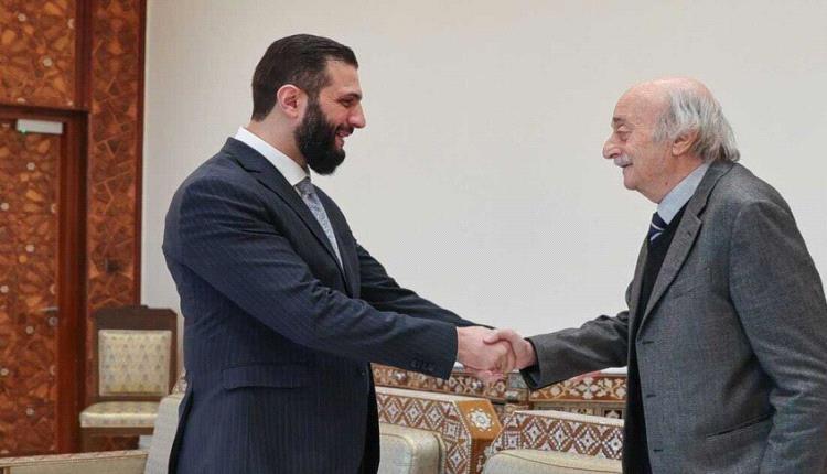 جنبلاط يجري زيارة خاطفة للشرع بدمشق على خلفية التوترات مع الدروز في سوريا
