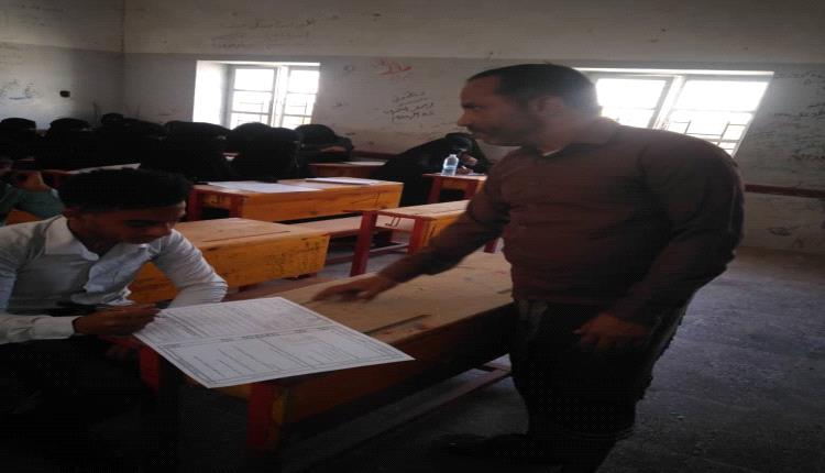 القيادي الفتاحي يدشن امتحانات الثانوية العامة في مركز حبيل حنش بالمسيمير لحج 