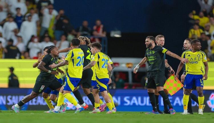 مشاجرة بين لاعبي النصر والاتحاد.. وبنزيما يتدخل