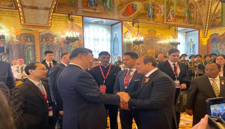ترحيب حار وحديث بين السيسي وشي جين بينغ في موسكو