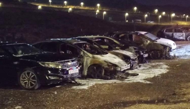 مستوطنون يحرقون 17 مركبة غرب سلفيت