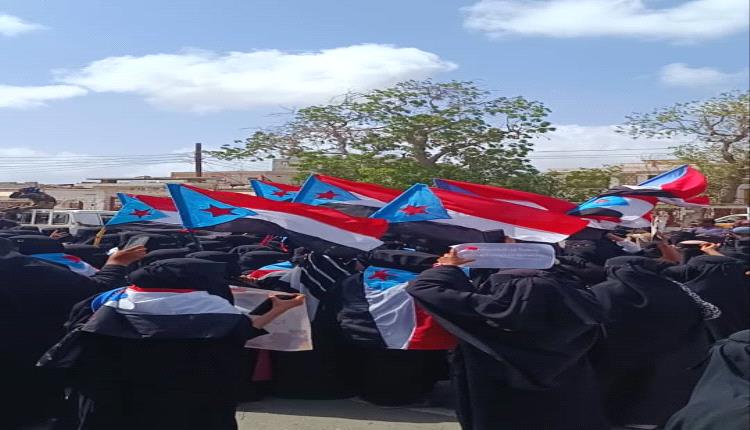 نص البيان الصادر لثورة حرائر أبين خلال الوقفة الاحتجاجية الحاشدة 