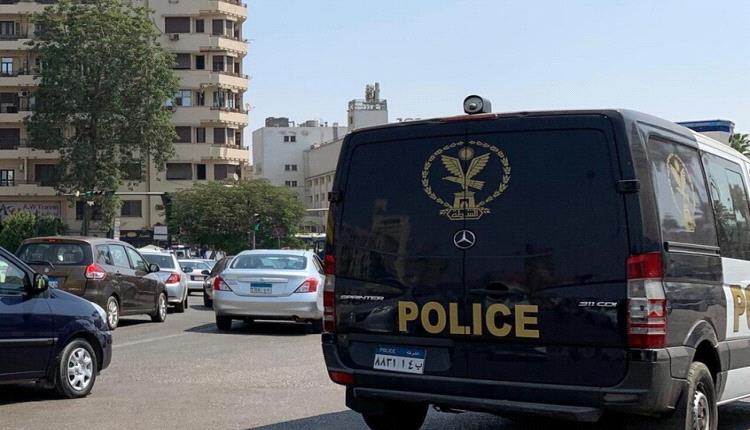 الصدفة تكشف عن 5 جثامين في الصحراء أثناء البحث عن الذهب