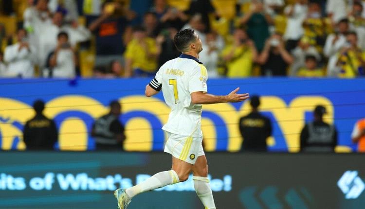 رونالدو يودع "الأول بارك" ويعتذر من جماهير النصر
