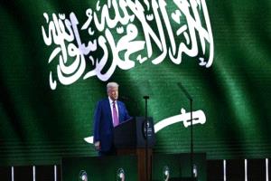ترامب: توجيه أكثر من 1100 ضربة لمليشيا الحوثي