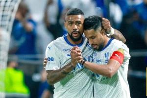هدف الهلال الثالث أمام الفتح غير صحيح!