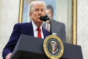 المحكمة العليا تجيز لإدارة ترامب إلغاء الوضع القانوني لنصف مليون مهاجر