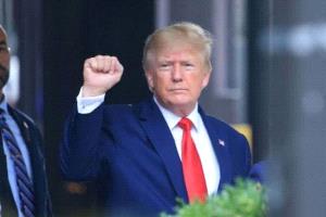 محكمة استئناف أمريكية تعيد فرض رسوم ترامب