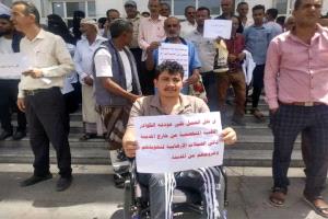 وقفة احتجاجية للأطباء والعاملين في مستشفيات تعز تنديداً بالتحريض الذي يستهدف هيئة مستشفى الثورة العام والقطاع الصحي في المحافظة 