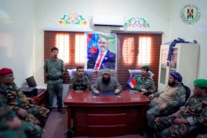 العميد الوالي يتفقد قوات الحزام الأمني في أبين ويشيد بتضحياتها البطولية