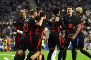 نجوم برشلونة يحتفلون بلقب الدوري الإسباني بالمستشفى