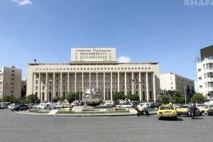 بعد إعلان ترامب رفع العقوبات.. الليرة السورية "تنتعش" والأسعار "تحلق"