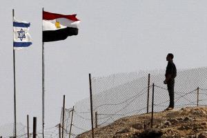 حادثة غريبة على حدود مصر.. سائح كوري يحاول السباحة إلى إيلات
