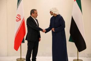 وزير الخارجية الإماراتي يلتقي نظيره الإيراني بأبو ظبي