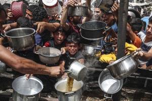 الحد الأدنى من الطعام والأدوية سيدخل إلى قطاع غزة