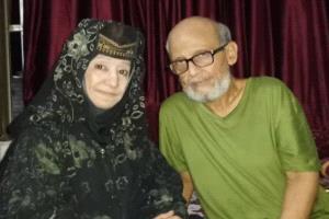 " الفنانة أمل كعدل تزور الفنان التشكيلي القدير حمادة احمد قاسم وتناشد بسرعة علاجه "