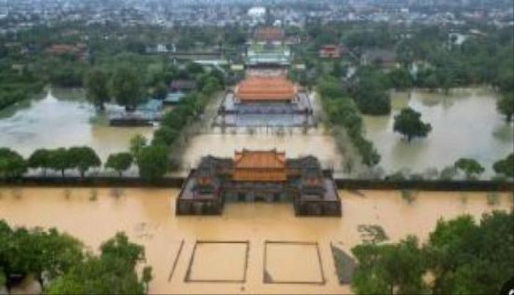 ارتفاع حصيلة ضحايا الفيضانات في فيتنام إلى 35 قتيلا