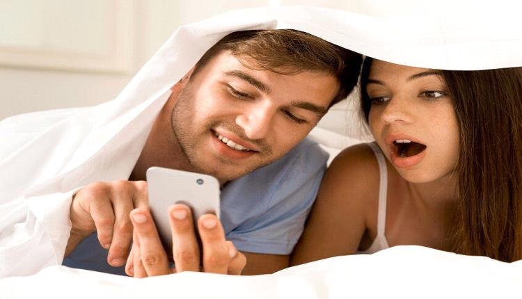 استخدام الهاتف ليلا لا يدمّر نومك فقط… بل قد يهدد صحتك العامة!