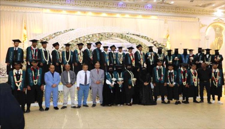كلية المجتمع بعدن تحتفي بتخرج الدفعة (23) من قسم تكنولوجيا المعلومات

