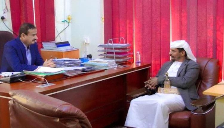 محافظ شبوة يشيد بالمساهمة المجتمعية للقبائل في تعزيز السلم الأهلي والتنمية
