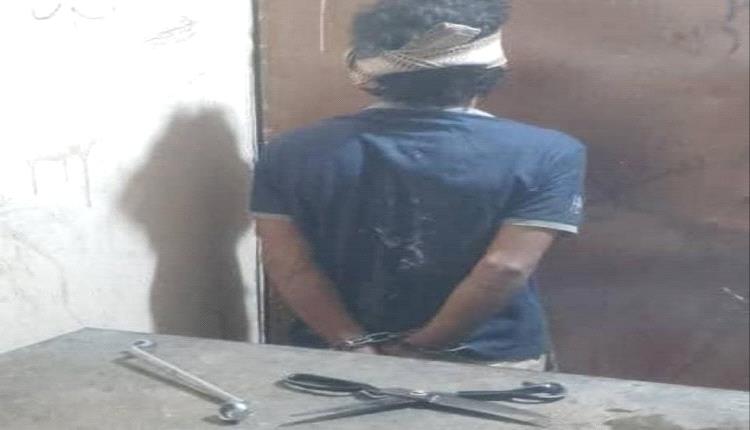 القبض على متهم بمحاولة سرقة كابلات كهرباء في أبين