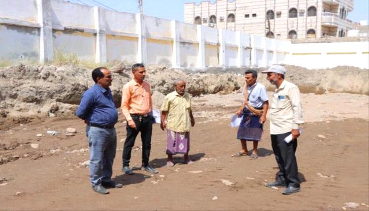 الزهري يتفقد أعمال بناء فصول إضافية في ثانوية عبدالباري للبنات
