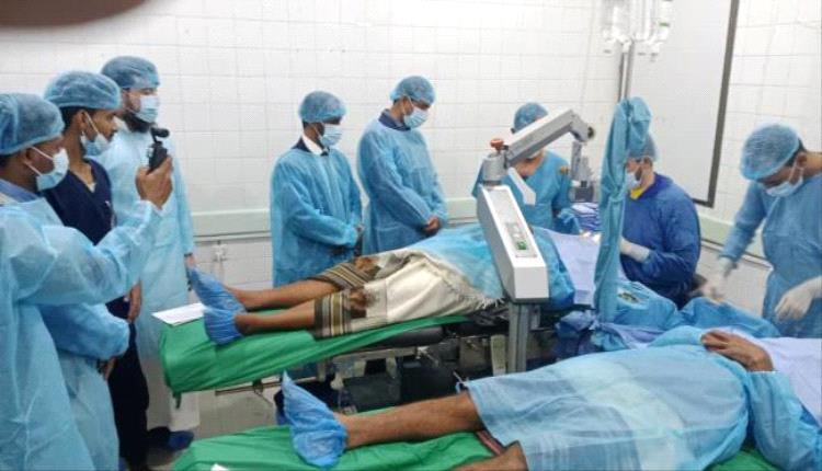 محافظ شبوة يدشن المخيم الطبي لأمراض وجراحة العيون

