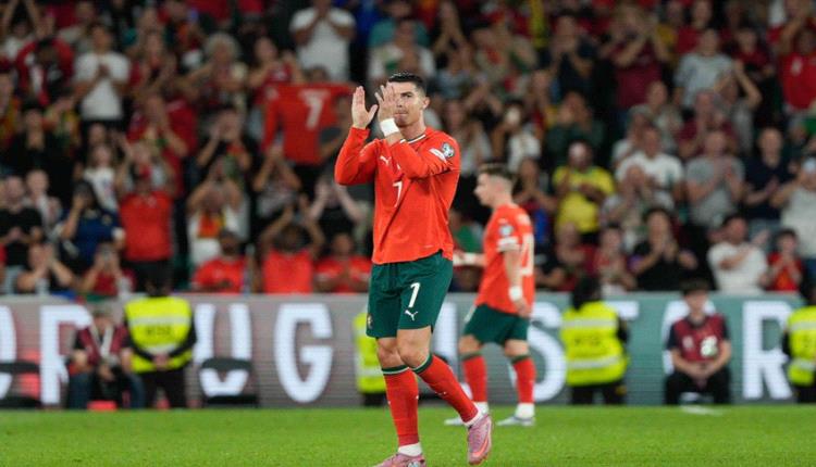 قبيل مواجهة حاسمة في تصفيات كأس العالم.. رونالدو يتقدم بطلب غريب لجماهير إيرلندا