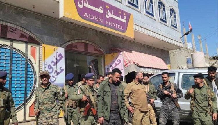 مدير أمن محافظة الضالع يتفقد موقع الإعتداء على فندق عدن ويتوعد بملاحقة الجناة
