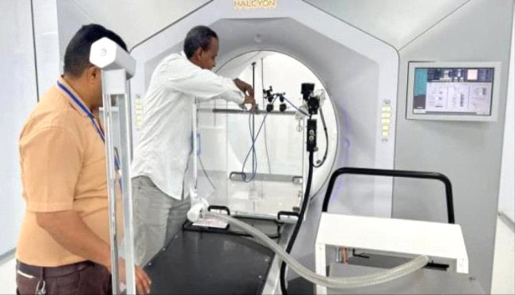 وصول قطعة غيار لجهاز العلاج الإشعاعي بمركز المكلا الخيري..