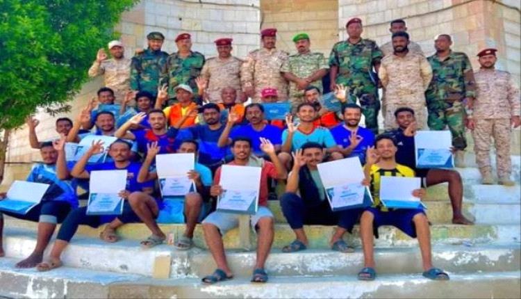 خفر سواحل حضرموت يختتم دورة مهارات الغوص والإنقاذ البحري
..